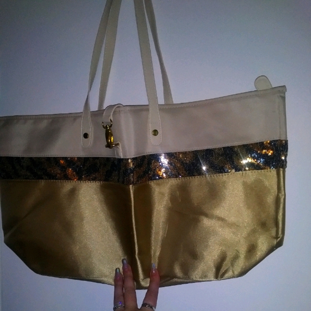 New. Sallys large tote